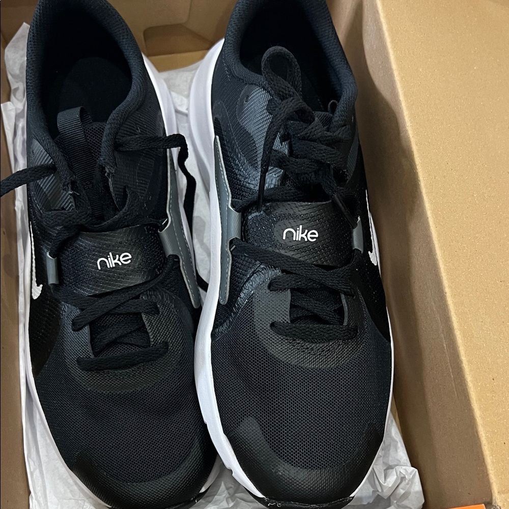 Nike Men's Black & White Athletic Running Shoes